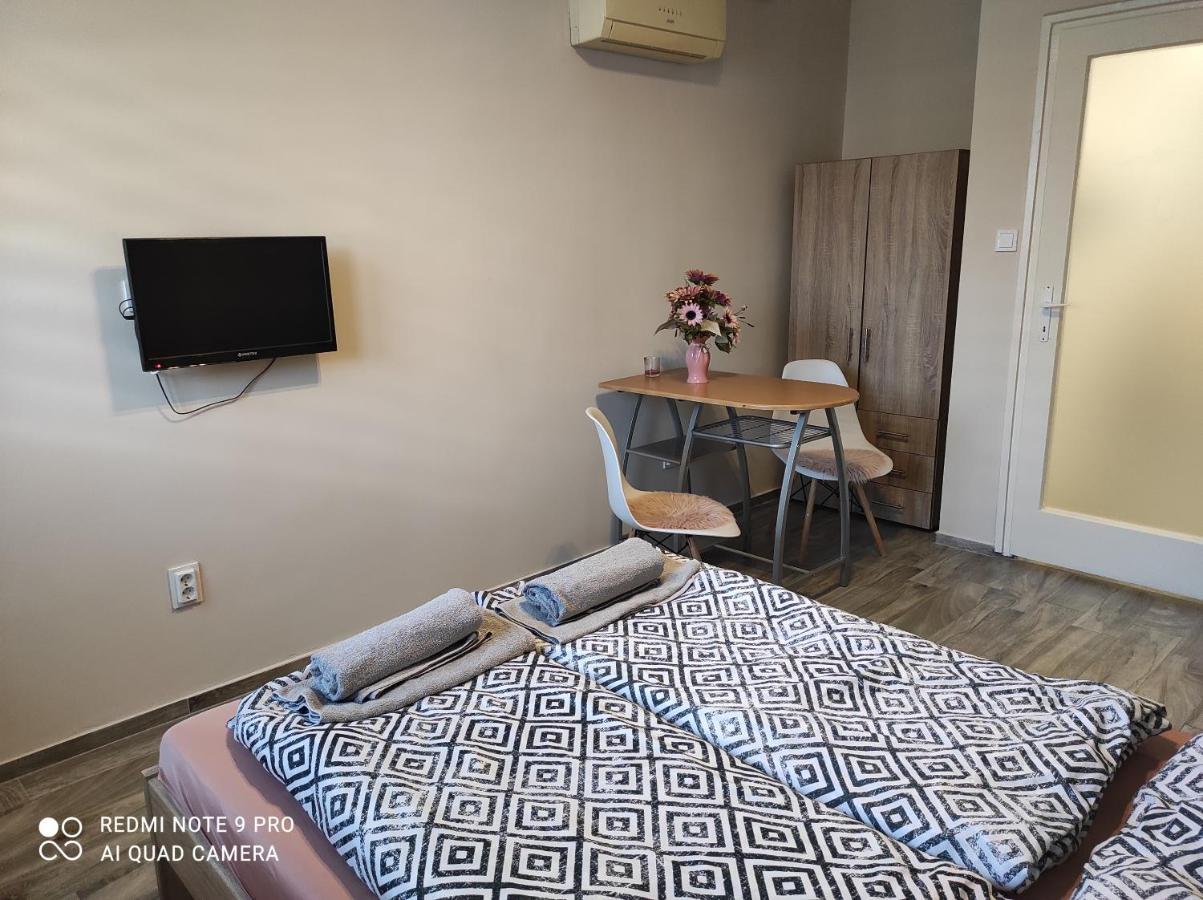 Desi Apartman Kaposvar Exterior photo